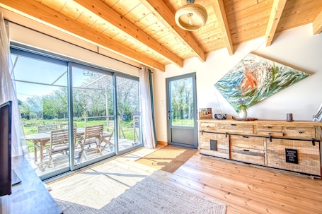 内装. Lodge Évasion Fleurie – Charm and Nature near Saint-Émilion