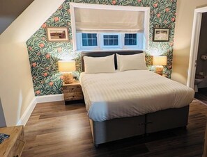 Free WiFi - The Fighting Cocks  (Fordingbridge)