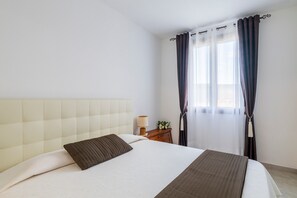 2 chambres, fer et planche à repasser, Wi-Fi gratuit, draps fournis
