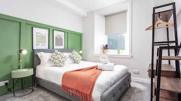Classic Apartment | 2 bedrooms, soundproofing, iron/ironing board, free WiFi