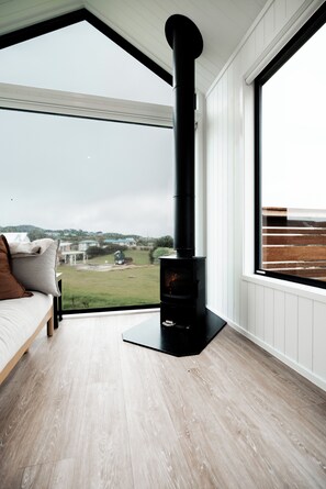 Villa, vista parcial al océano | Área de sala de estar