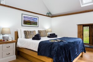 1 bedroom, iron/ironing board, Internet, bed sheets - Shepherd's Cottage -  a beautiful cottage sleeping 2 guests (Usk)