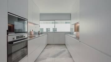 Refrigerador, microondas, horno, placa de cocina