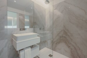 淋浴設備、風筒、提供毛巾