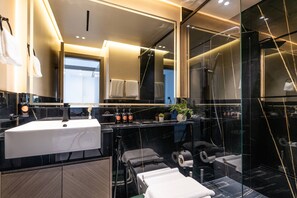 Apartment, 1 Bedroom, Pool Access, Sea View | Bathroom