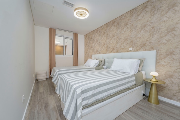 1 habitación, tabla de planchar con plancha, wifi gratis y ropa de cama 