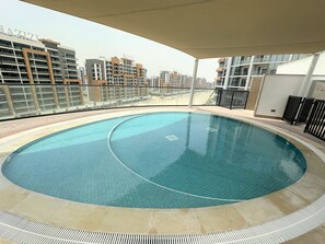 Outdoor pool - Easygo-indulging 1bdr Sobha Waves (Dubai)
