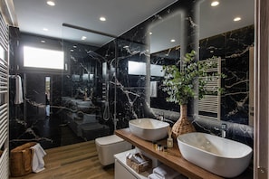 Hair dryer, towels - Villa De Lujo: a brand-new, luxurious 4-bedroom getaway. (Epano Sisi)