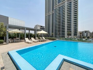Outdoor pool - Easygo- Esteemed 2bdr With View Ic404 (Dubai)