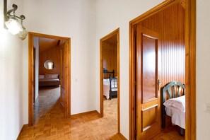 5 bedrooms, iron/ironing board, free WiFi, bed sheets - Holiday Home 'Casanova De Noet' with Private Pool, Private Terrace and Wi-Fi (Avià)