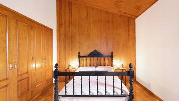 5 dormitorios, tabla de planchar con plancha, wifi gratis y ropa de cama