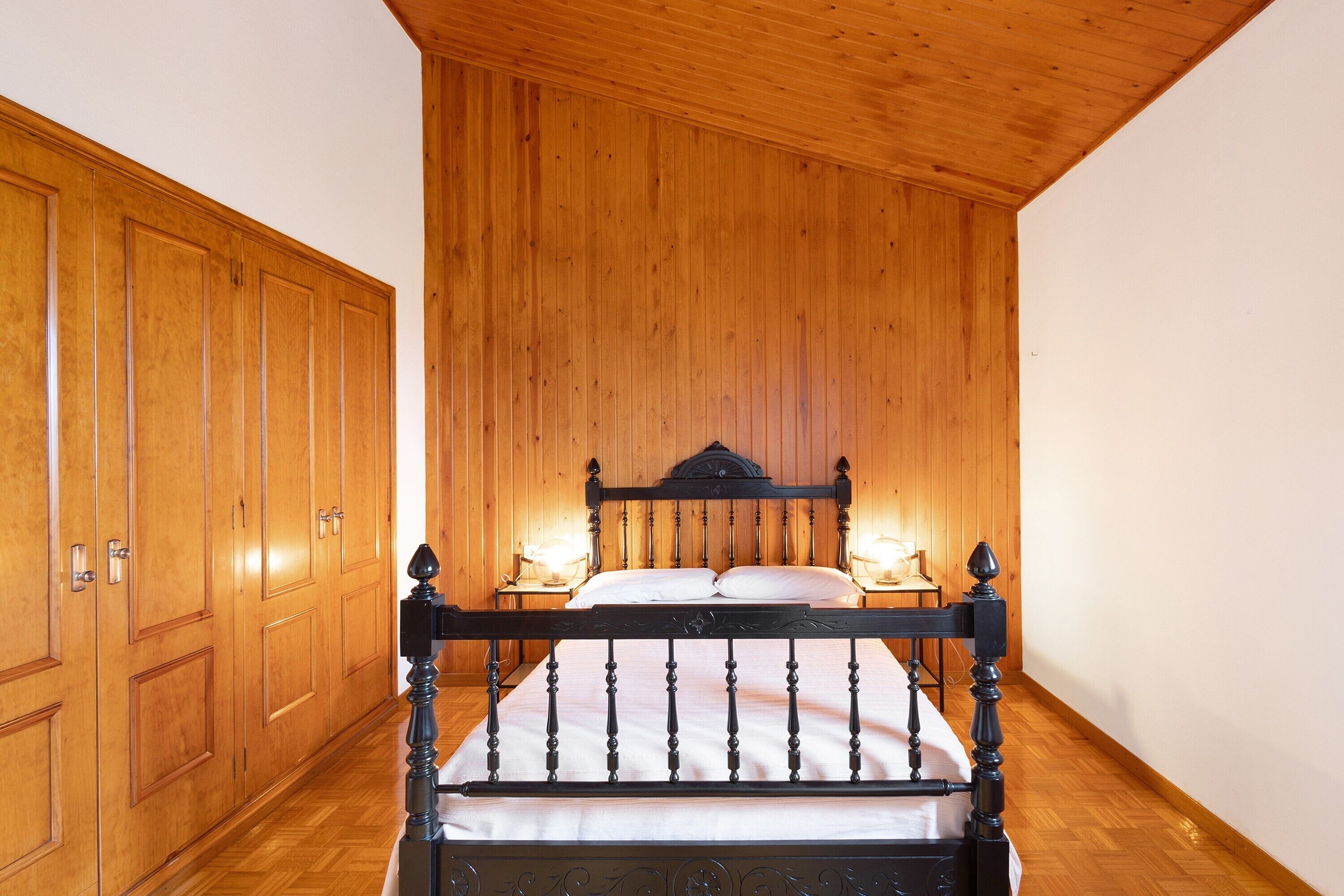 5 camere, ferro/asse da stiro, Wi-Fi gratuito, lenzuola