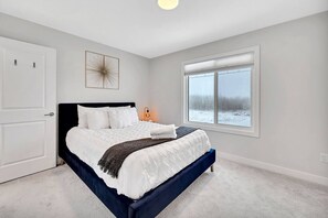 3 bedrooms, desk, iron/ironing board, travel cot