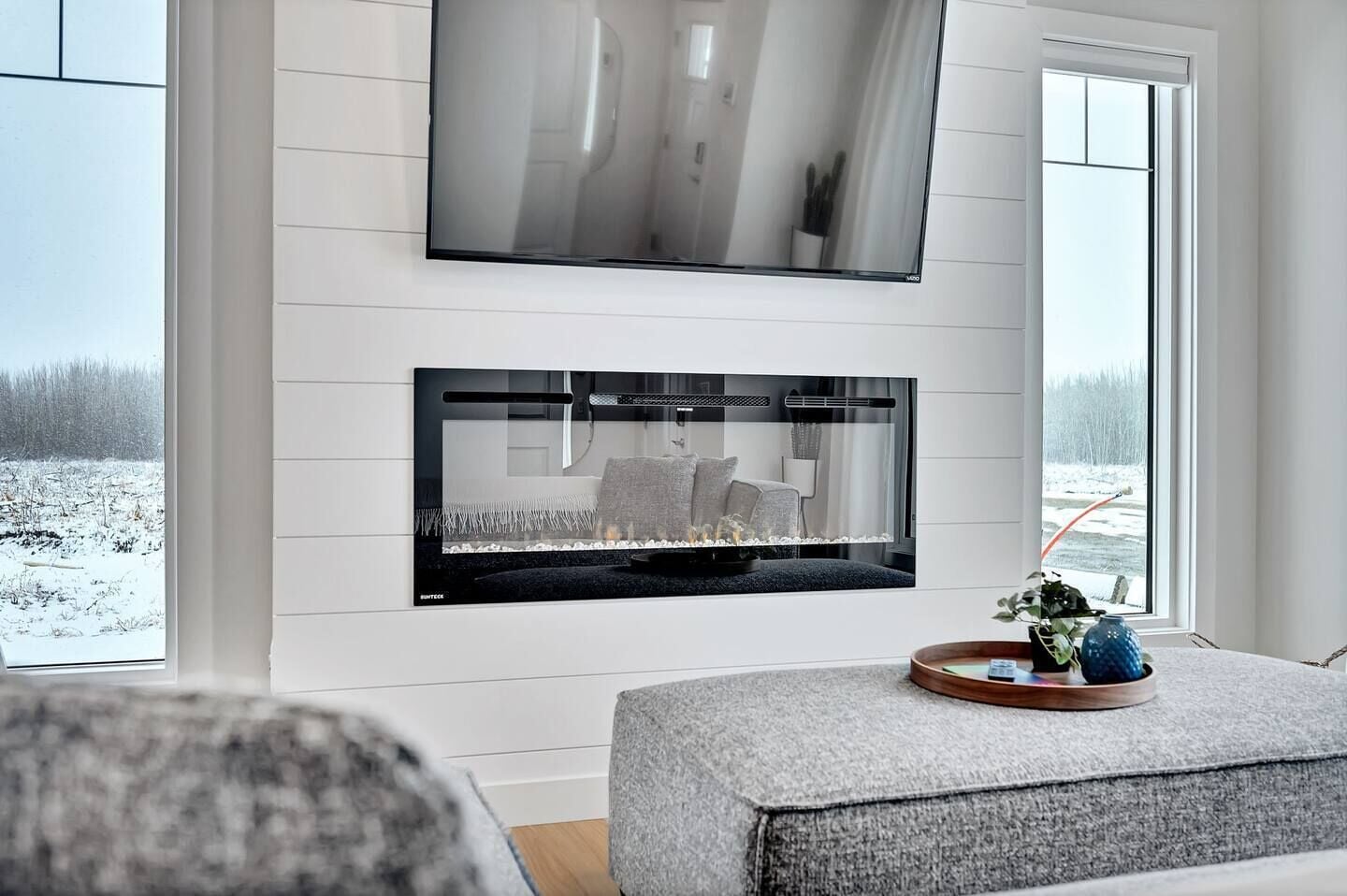 3 chambres, bureau, fer et planche à repasser, lit de bébé portatif