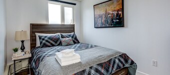 Gina - City Condo | River Views with Parking