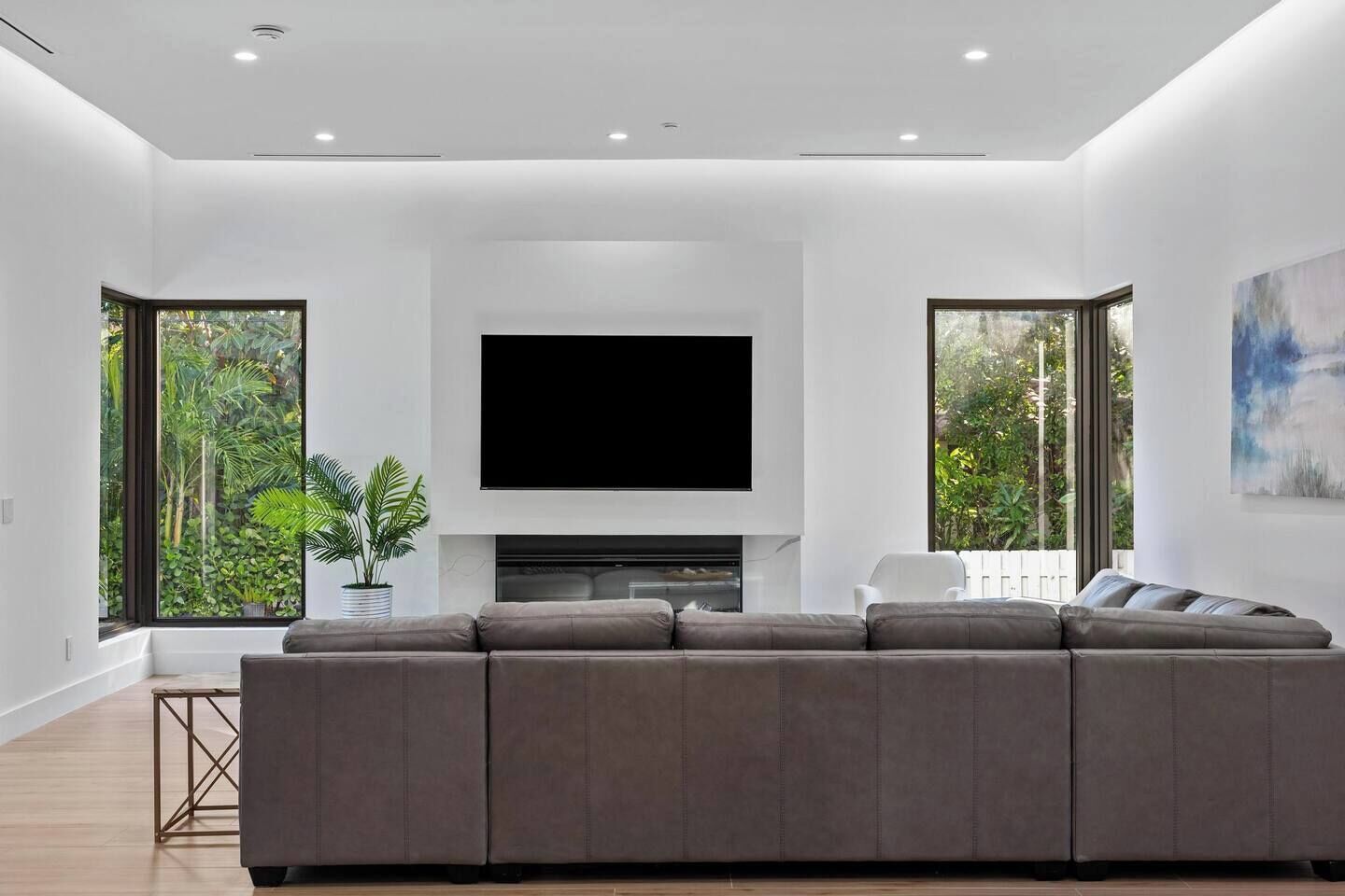 Smart TV, fireplace, offices