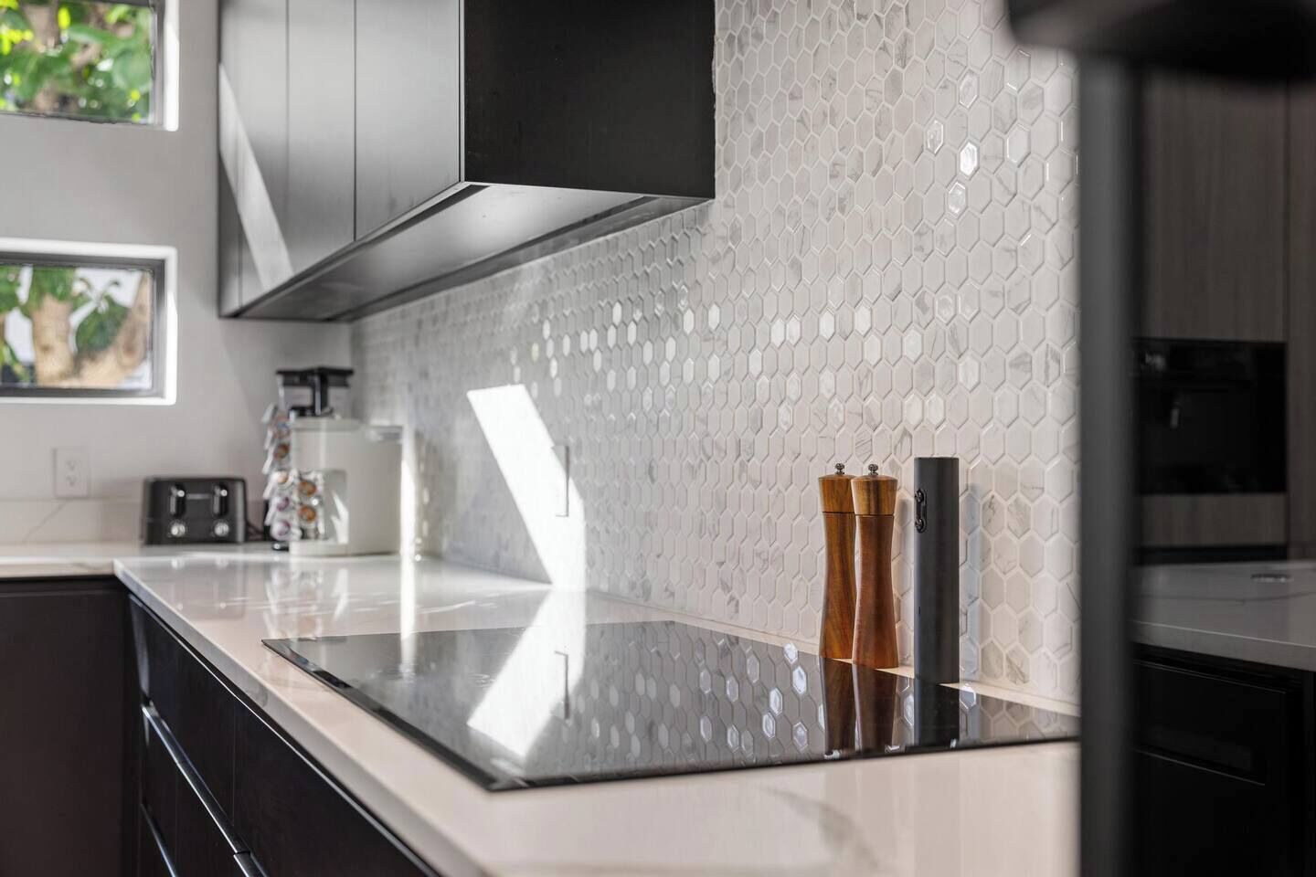 Frigorífico, microondas, horno y placa de cocina