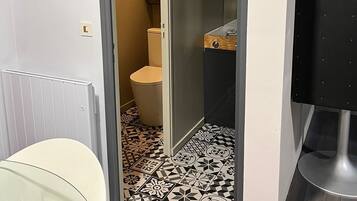 Shower, hair dryer, towels, toilet paper