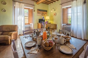 Villa, Lake View | Private kitchen | Fridge, microwave, stovetop, cookware/dishes/utensils