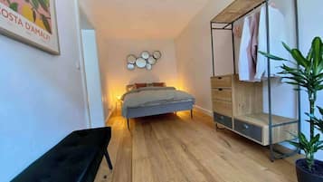 2 bedrooms, desk, iron/ironing board, free WiFi