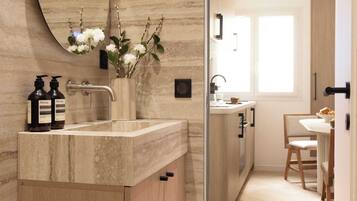 Family Apartment | Bathroom