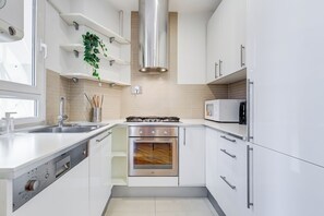 Apartment, 2 Bedrooms, Non Smoking | Private kitchen