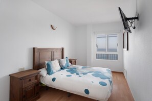 2 chambres, fer et planche à repasser, Wi-Fi gratuit, draps fournis