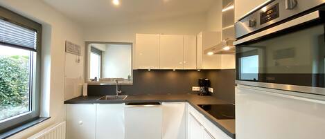 Køleskab, ovn, kogeplade, opvaskemaskine