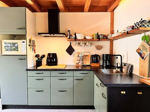 Jääkaappi, uuni, liesi, astianpesukone