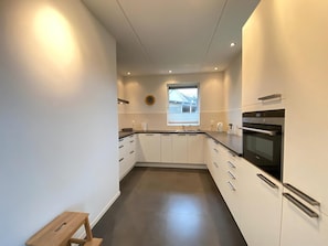 Fridge, microwave, oven, stovetop - 3 bedroom accommodation in Callantsoog (Callantsoog)