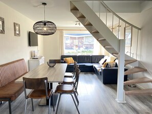 Dining - 4 bedroom accommodation in Callantsoog (Callantsoog)