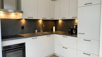 Réfrigérateur, four, plaque de cuisson, lave-vaisselle