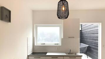 Plaque de cuisson, lave-vaisselle, grille-pain, tables Ă manger