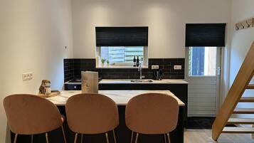 Four, plaque de cuisson, lave-vaisselle, grille-pain