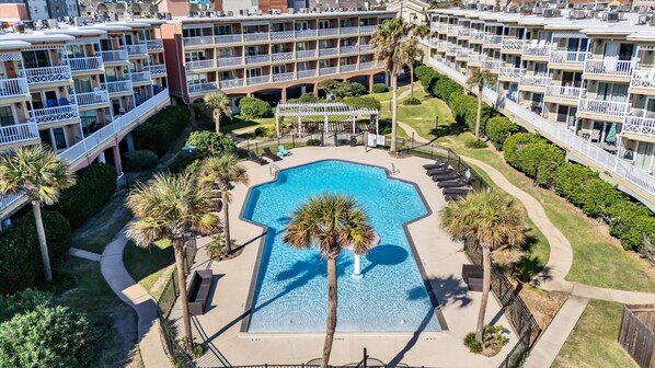 2 개의 야외 수영장