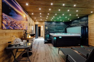 Sauna, hot tub, steam room