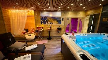 Sauna, hot tub, steam room