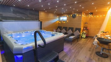 Indoor spa tub
