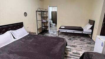 7 bedrooms, desk, iron/ironing board, WiFi