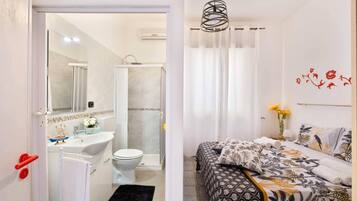 2 bedrooms, rollaway beds