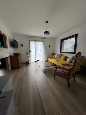 Smart TV, books - Near Le Touquet, renovated villa for a relaxing break with family or friends. (Cucq)