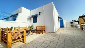 Outdoor dining - Sunset Sidi BouSaïd - Luxury and serenity in the heart of the historic village (Site archéologique de Carthage)