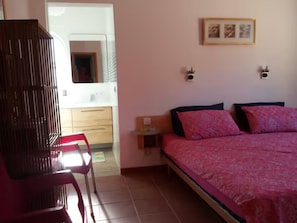 4 chambres, fer et planche à repasser, Wi-Fi, literie fournie