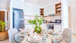 Apartment, 1 Bedroom, Pool Access | In-room dining - Easygo- Sky High 1bdr Downtown Views 03 (Dubai)