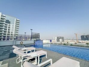 Outdoor pool - Easygo-stunning Apartments Al Jaddaf WG (Dubai)