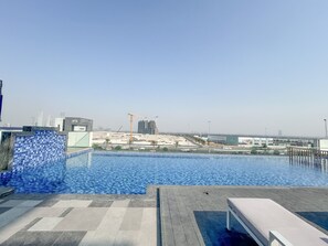 Outdoor pool - Easygo-stunning Apartments Al Jaddaf WG (Dubai)