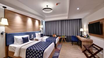 Club Room | In-room safe, laptop workspace, blackout curtains, soundproofing