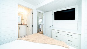 2 bedrooms, free WiFi - Bubbles and Brews, Premium Views at Roadrunner Resort (Parker)