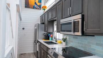 Refrigerador, horno, parrilla de estufa y tostadora