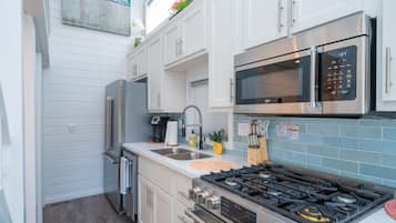 Fridge, oven, stovetop